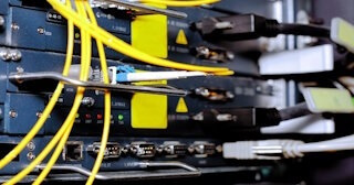 Заказать монтаж сетей в Старой Руссе. Обслуживание ПК, ремонт от 310 руб